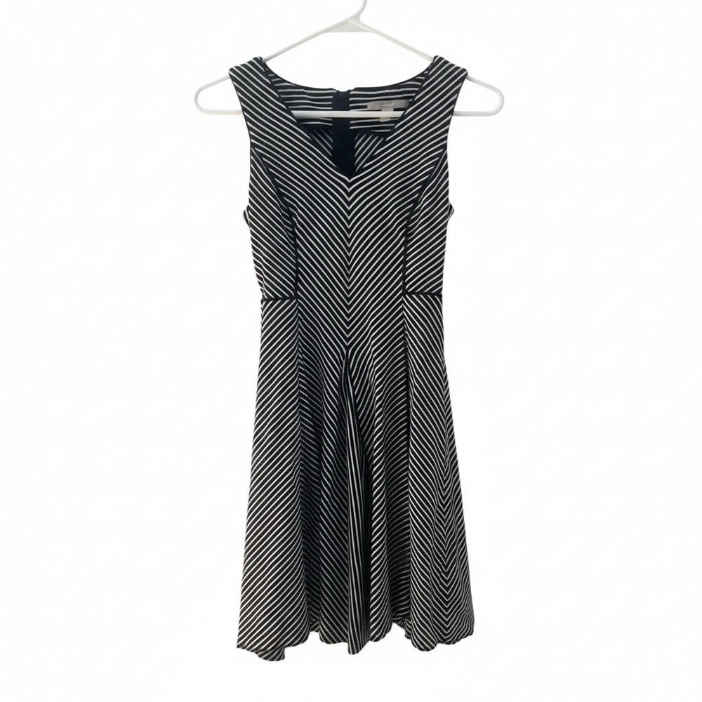 Banana Republic Sz 0 Black White Stripe V-Neck Stretch Fit & Flare Dress Classic